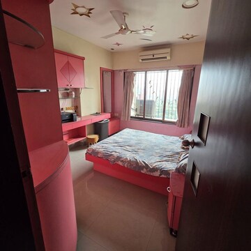 Bedroom in 2 BHK Apartment at Sheth Heights, Chembur – for Rent