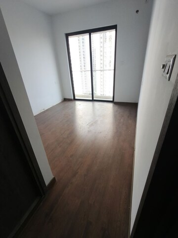 Room in 3 BHK Apartment at Risland The Icon, Dhokali – for Rent