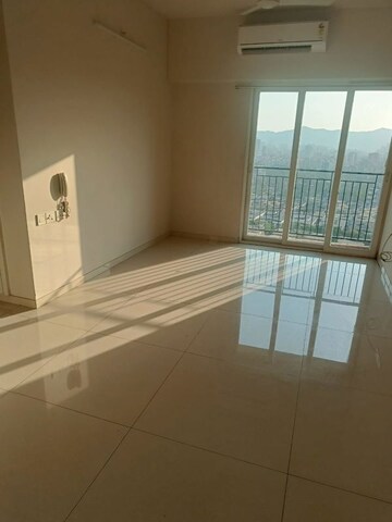 Room in 2 BHK Apartment at Rustomjee Urbania Azziano, Thane West – for Rent