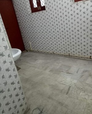 Room in 1 RK Villa at Aliganj – for Rent