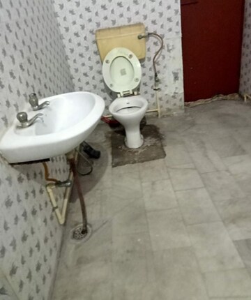 1 RK Villa For Rent in Aliganj