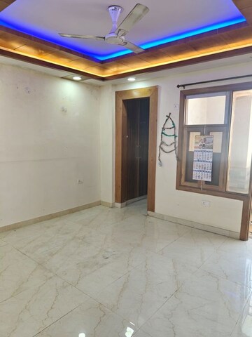 Room in 4 BHK Builder Floor at Green Fields Colony – for Rent