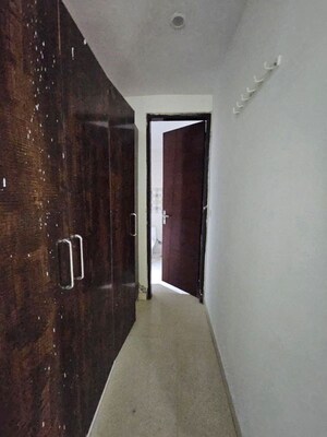 Furnished Amenities in 4 BHK Builder Floor at Green Fields Colony – for Rent