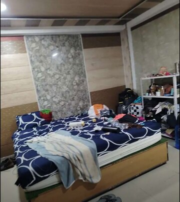 Bedroom in 1 BHK Apartment at Hazratganj – for Rent