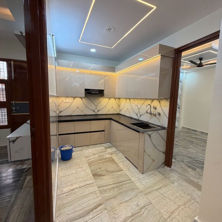 Room, dwarka mor 3 Bedroom 100 Sq.Yd. Builder Floor In Dwarka Mor Delhi 9987316