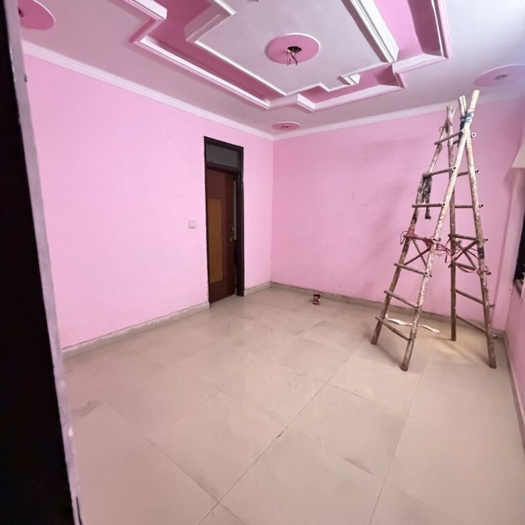 Team Area, dwarka mor 3 Bedroom 100 Sq.Yd. Builder Floor In Dwarka Mor Delhi 9987355