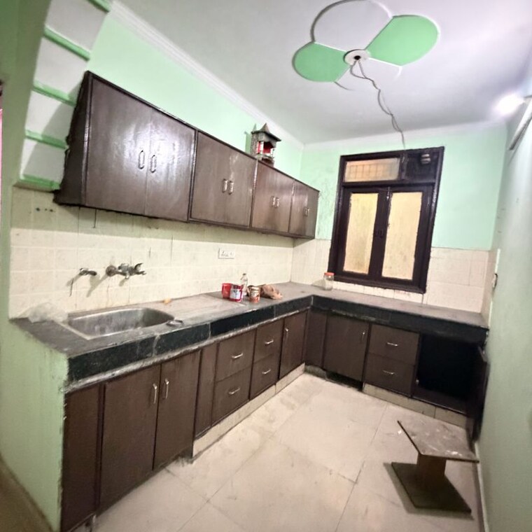 Kitchen, dwarka mor 3 Bedroom 100 Sq.Yd. Builder Floor In Dwarka Mor Delhi 9987355