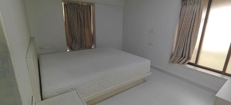 Room, vaibhav-building 3 Bedroom 1500 Sq.Ft. Apartment In Dadar West Mumbai 9987381