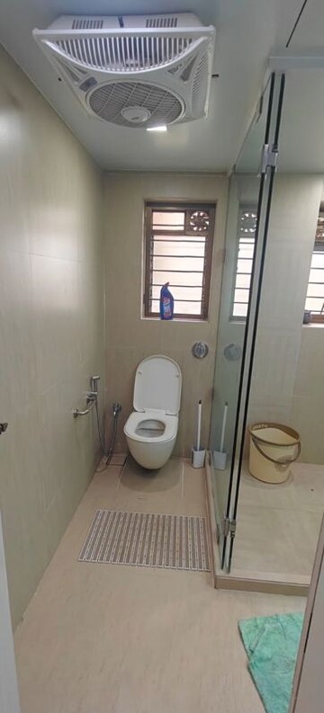 Master Bedroom in 3 BHK Apartment at Vaibhav Building, Dadar West – for Rent