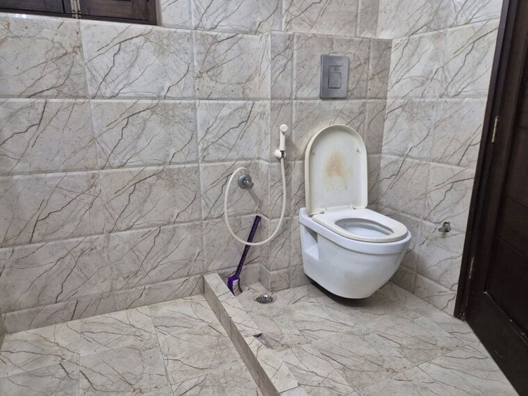 Bathroom, rwa-apartments-sector-50 3 Bedroom 3000 Sq.Ft. Builder Floor In Sector 50 Noida 9987393