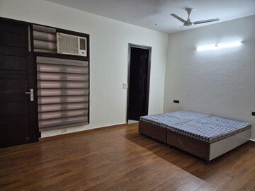 Room in 3 BHK Builder Floor at RWA Apartments Sector 50, Sector 50 – for Rent