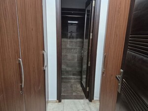 Building Lobby in 3 BHK Builder Floor at RWA Apartments Sector 50, Sector 50 – for Rent