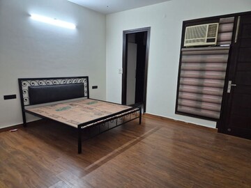 Room in 3 BHK Builder Floor at RWA Apartments Sector 50, Sector 50 – for Rent