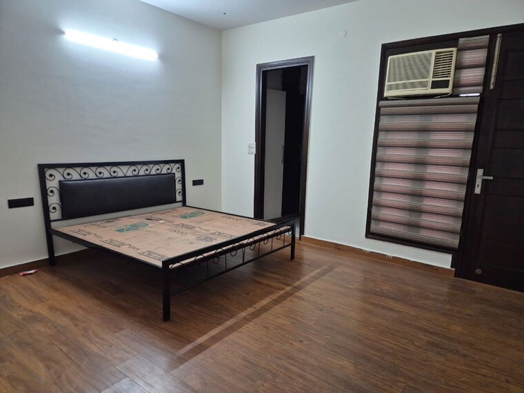 Room, rwa-apartments-sector-50 3 Bedroom 3000 Sq.Ft. Builder Floor In Sector 50 Noida 9987393