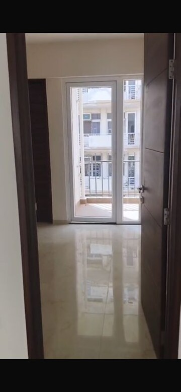 Building Lobby in 2.5 BHK Builder Floor at Smart World Gems, Sector 89 – for Rent