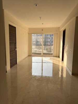 Room in 2.5 BHK Builder Floor at Smart World Gems, Sector 89 – for Rent