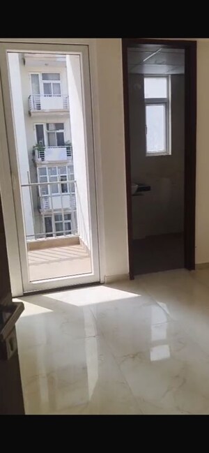 Room in 2.5 BHK Builder Floor at Smart World Gems, Sector 89 – for Rent