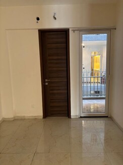 2.5 BHK + Extra Room Builder Floor For Rent in Smart World Gems