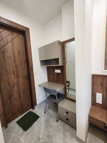 Master Bedroom in 1 BHK Builder Floor at The Grand, Sector 52 – for Rent