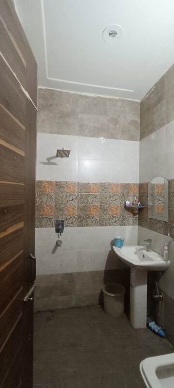 Bathroom in 2 BHK Builder Floor at Patiala Road – for Rent