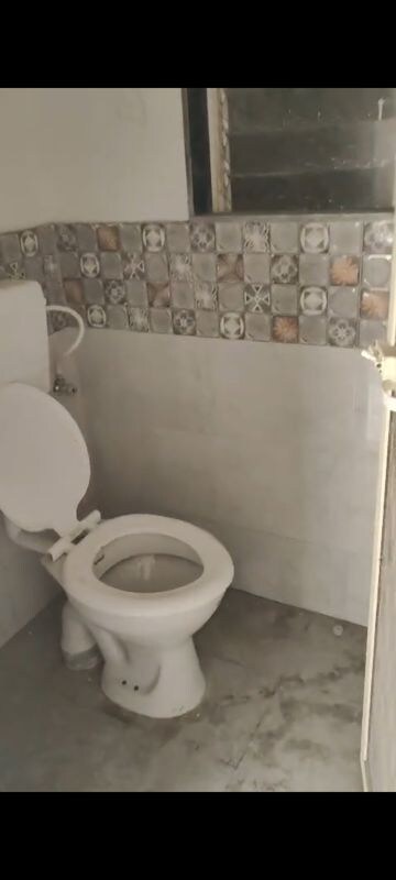 Bathroom in 1.5 BHK Apartment at Prestige Heights Prabhadevi, Prabhadevi – for Rent