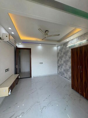 Kitchen in 1 BHK Apartment at DLF Oakwood Estate, Dlf Phase ii – for Rent