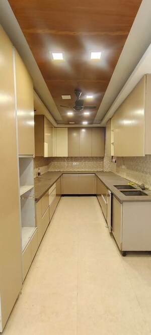 Kitchen in 1 BHK Apartment at DLF Oakwood Estate, Dlf Phase ii – for Rent
