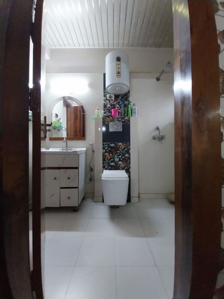 Bathroom, meenal-balmukund-residency 3 Bedroom 1405 Sq.Ft. Apartment In Raj Nagar Extension Ghaziabad 9987530