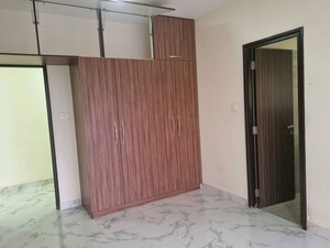 Room in 2 BHK Apartment at Raheja Ridgewood, Goregaon East – for Rent