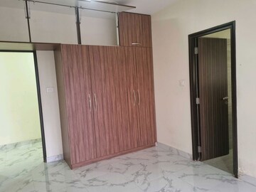 Room in 2 BHK Apartment at Raheja Ridgewood, Goregaon East – for Rent