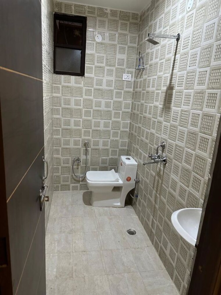Bathroom, uday-arden-45 1 Bedroom 700 Sq.Ft. Builder Floor In Sector 45 Gurgaon 9987536
