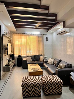 2 BHK Apartment For Rent in DLF Oakwood Estate, Dlf Phase ii