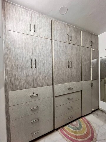 Bathroom in 2 BHK Apartment at DLF Oakwood Estate, Dlf Phase ii – for Rent