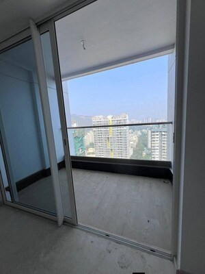 Room in 2 BHK Apartment at Courtyard by Narang Realty and The Wadhwa Group, Pokhran Road No Two – for Rent