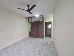 Room in 1.5 BHK Apartment at Raheja Ridgewood, Goregaon East – for Rent
