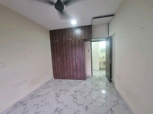 Room in 1.5 BHK Apartment at Raheja Ridgewood, Goregaon East – for Rent