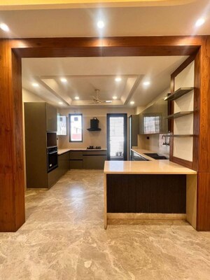 Kitchen in 2.5 BHK Apartment at DLF Oakwood Estate, Dlf Phase ii – for Rent