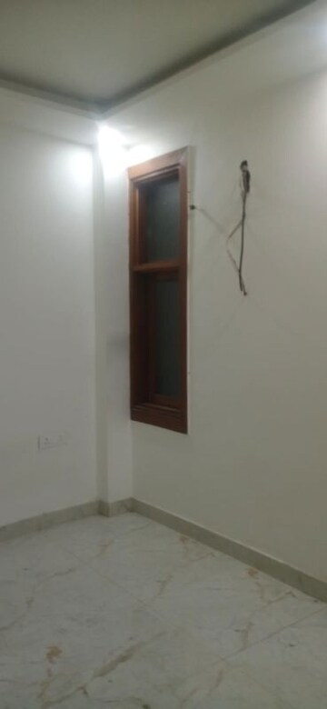 Furnished Amenities in 2 BHK Builder Floor at Nirman Vihar – for Rent