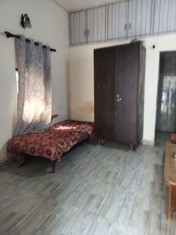 Bedroom in 1 RK Villa at Sector 28 – for Rent