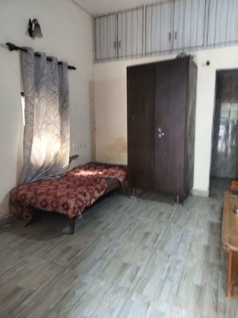 Bedroom, sector 28 1 RK 800 Sq.Ft. Villa In Sector 28 Noida 9987599