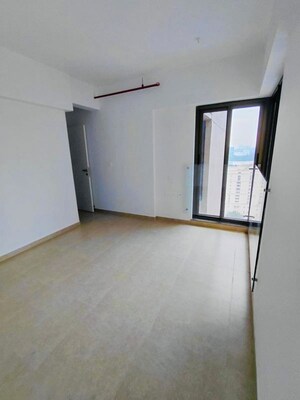 Room in 4 BHK Apartment at Kanakia Silicon Valley, Powai – for Rent
