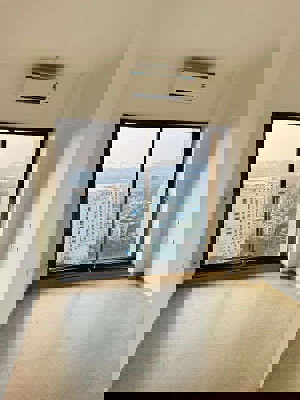 4 BHK 1370 Sq.Ft. Apartment in Kanakia Silicon Valley