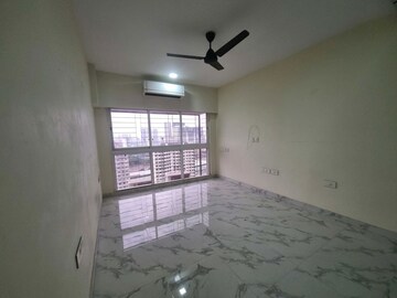 Room in 3 BHK Apartment at Raheja Ridgewood, Goregaon East – for Rent
