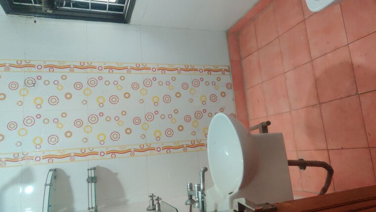 Bathroom, alaknanda 3.5 Bedroom 200 Sq.Yd. Builder Floor In Alaknanda Delhi 9987620