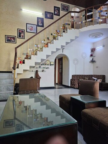 Master Bedroom in 4 BHK Apartment at DLF Queens Court, Greater Kailash ii – for Rent