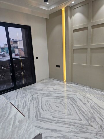 Parking in 3 BHK Builder Floor at Ram Vihar – for Sale