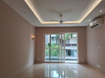 Room in 3 BHK Builder Floor at Defence Colony – for Rent