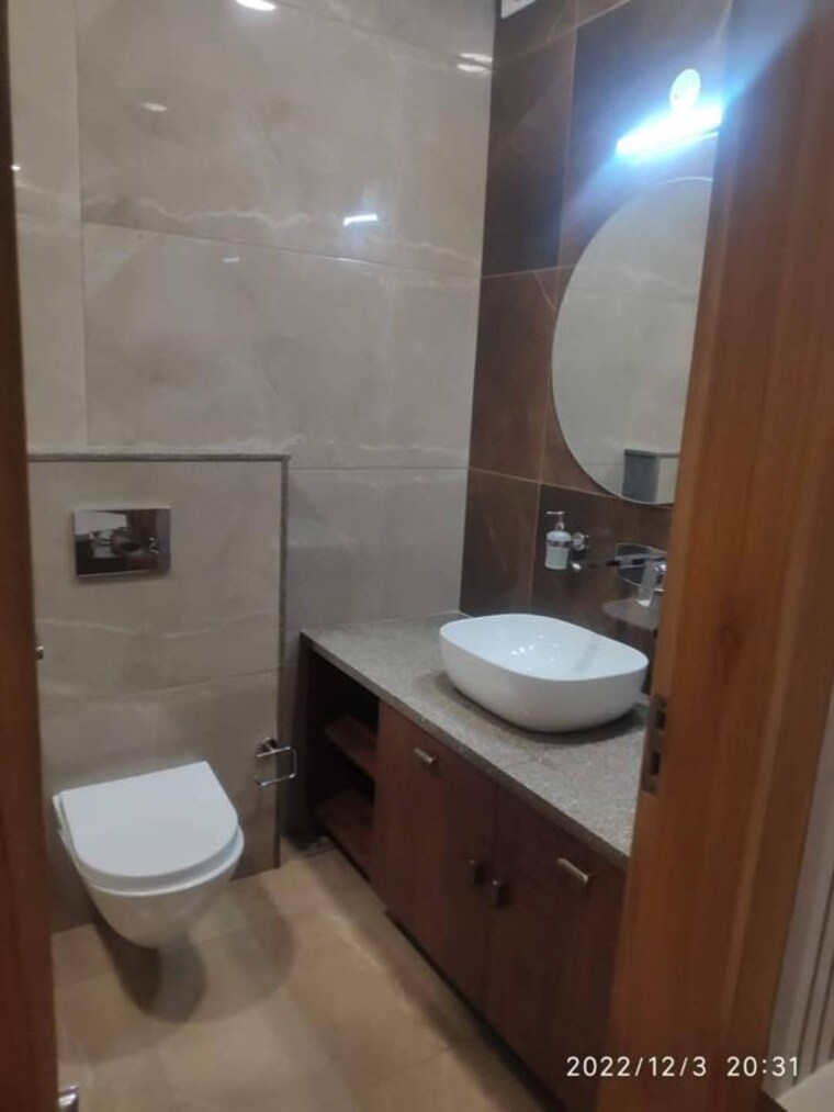 Bathroom, suncity-trade-tower 2.5 Bedroom 1422 Sq.Ft. Apartment In Sector 21 Gurgaon 9987713