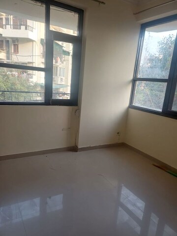 Room in 3.5 BHK Apartment at Sector 3 Dwarka – for Rent