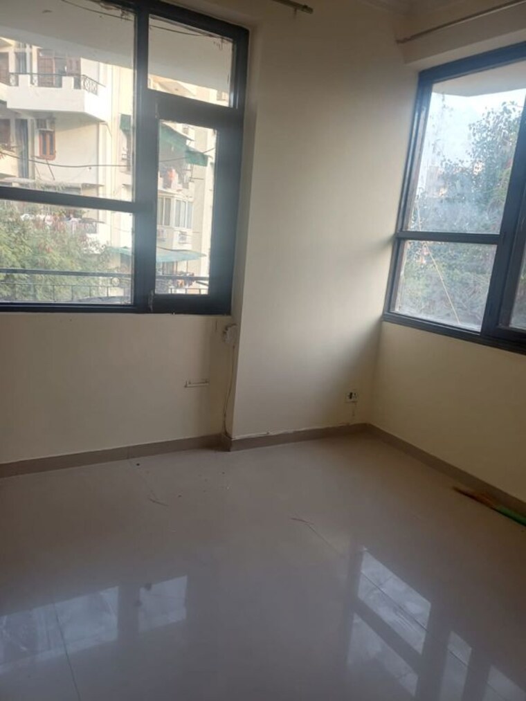 Room, sector 3 dwarka 3.5 Bedroom 1800 Sq.Ft. Apartment In Sector 3 Dwarka Delhi 9987720